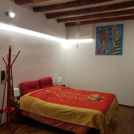Ferienwohnung Monolocale Sui Tetti Di Bologna - Via Indipendenza Exterior foto