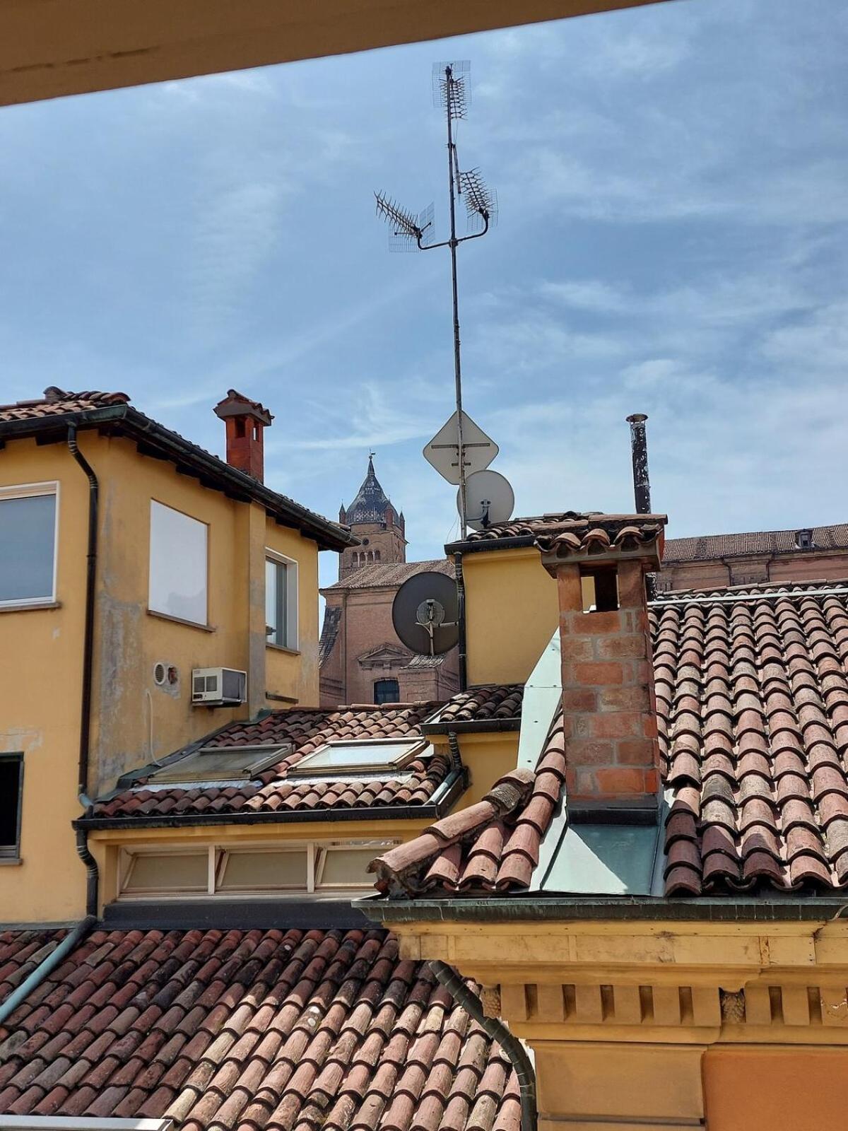Ferienwohnung Monolocale Sui Tetti Di Bologna - Via Indipendenza Exterior foto